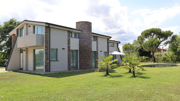 picture of Single-Family Homes and Exterior 