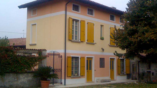 picture of Flats / Apartments and Multi-unit Residential Buildings 