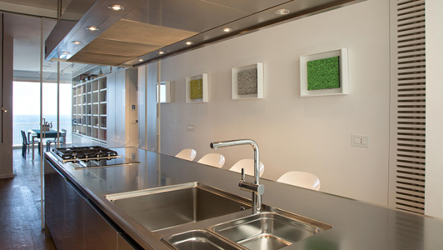 picture of Single-Family Homes and Hotels / Restaurants 